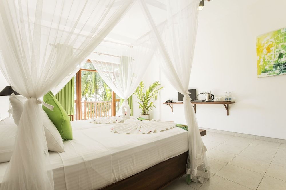 Rockside Beach Resort Deluxe Room 2