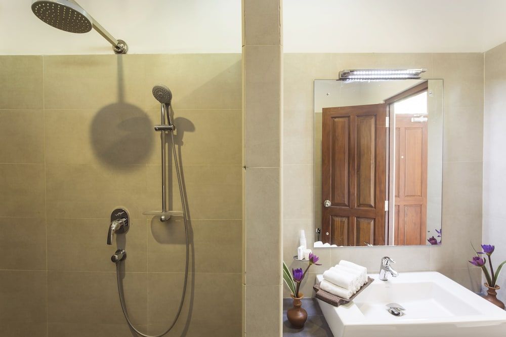 Rockside Beach Resort Deluxe Room 15