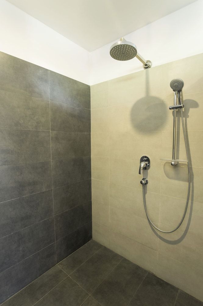 Rockside Beach Resort Deluxe Room 20