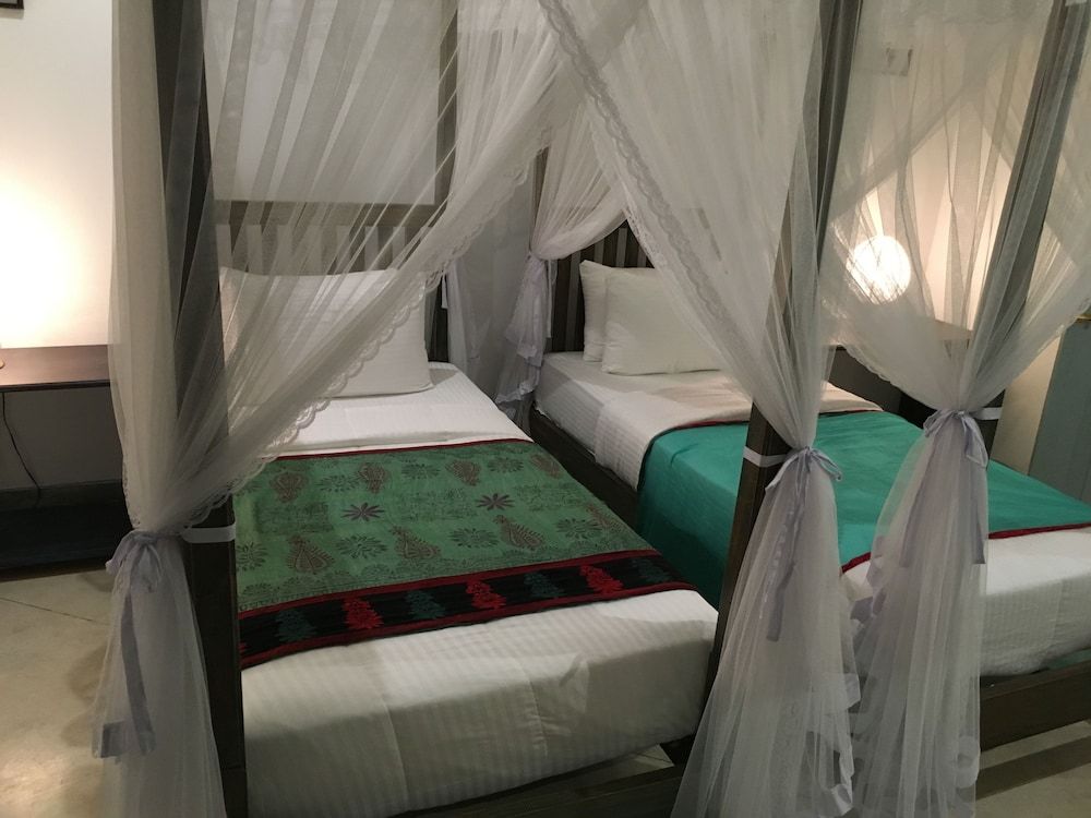 undefined Parawa House 8