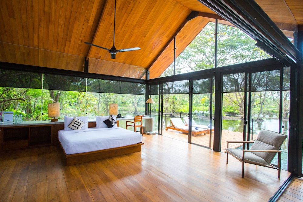 Karanda - Water Chalet with Plunge Pool (10% off on food)