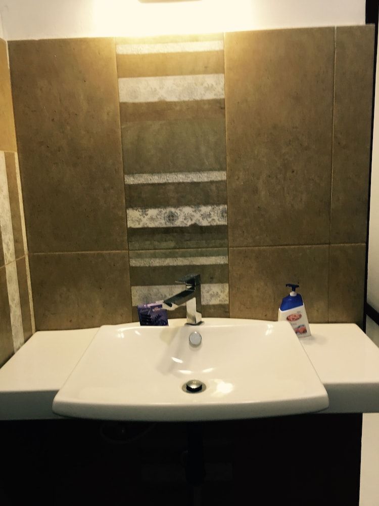 White Avenue Standard Double Room, Non Smoking, Private Bathroom 9