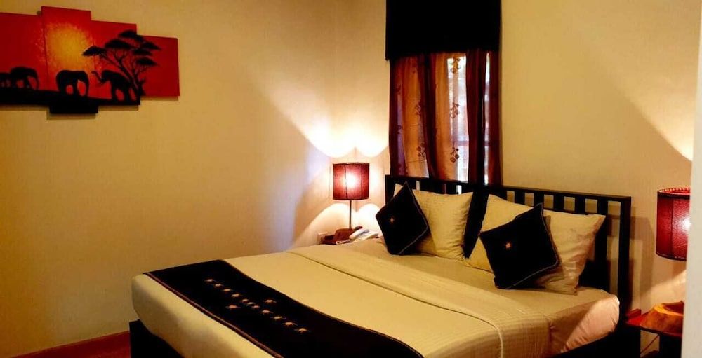 Pavana Hotel Deluxe Room, Private Bathroom, Garden View 2