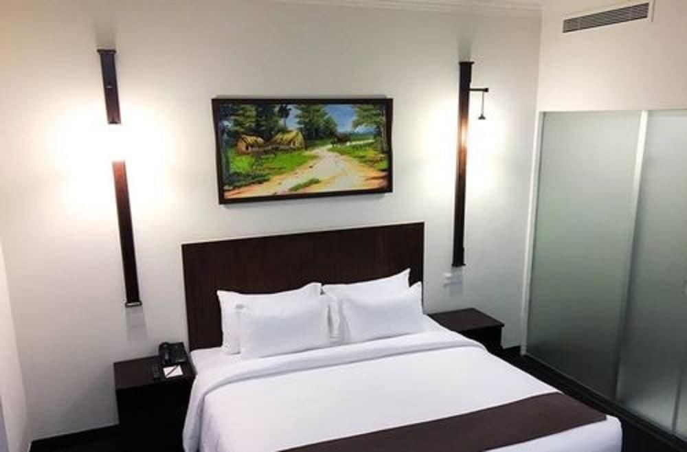 Hotel Nippon Colombo Standard Double Room 13