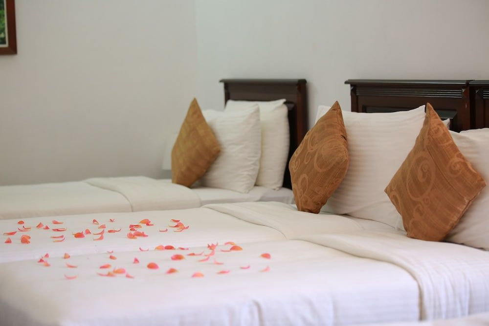 undefined The Rock Hotel 10