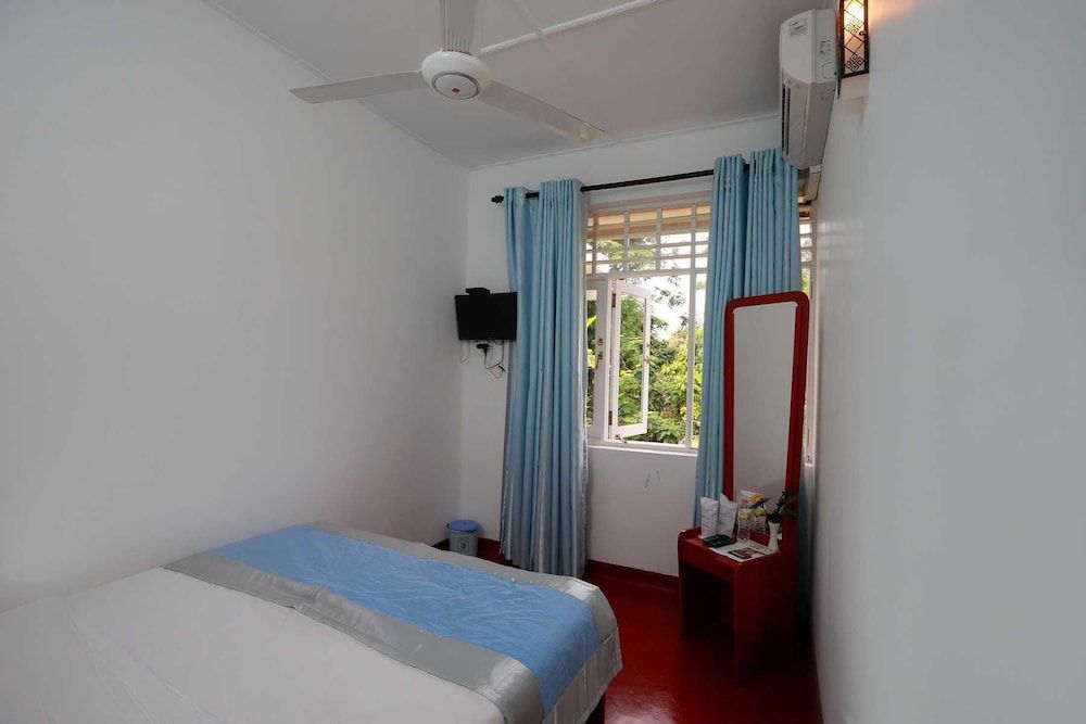 undefined Riverdale Breeze 10