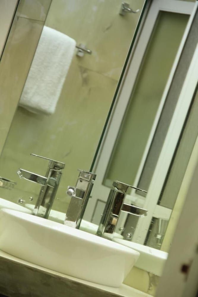 Victory Hotel Kandy Classic Double Room 4