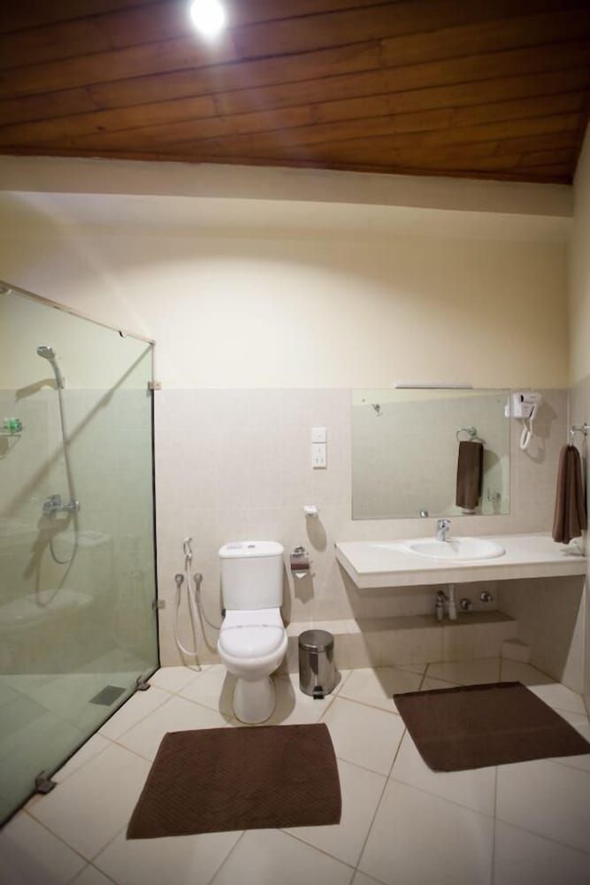 Pelwehera Village Resort Deluxe Room 8