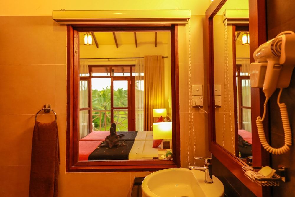 Pelwehera Village Resort Deluxe Room 13