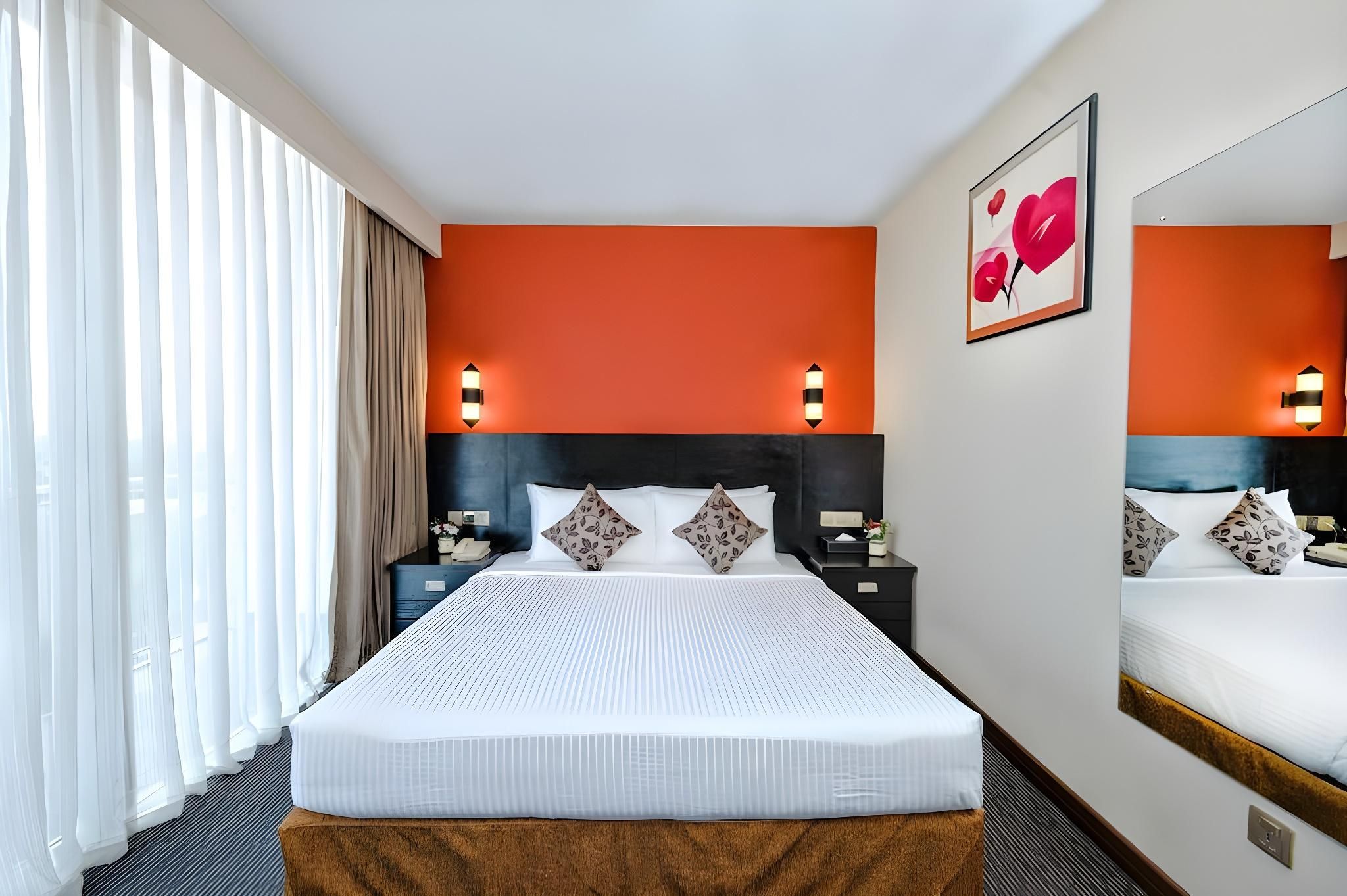 Pearl Grand by Rathna Superior King Room 3