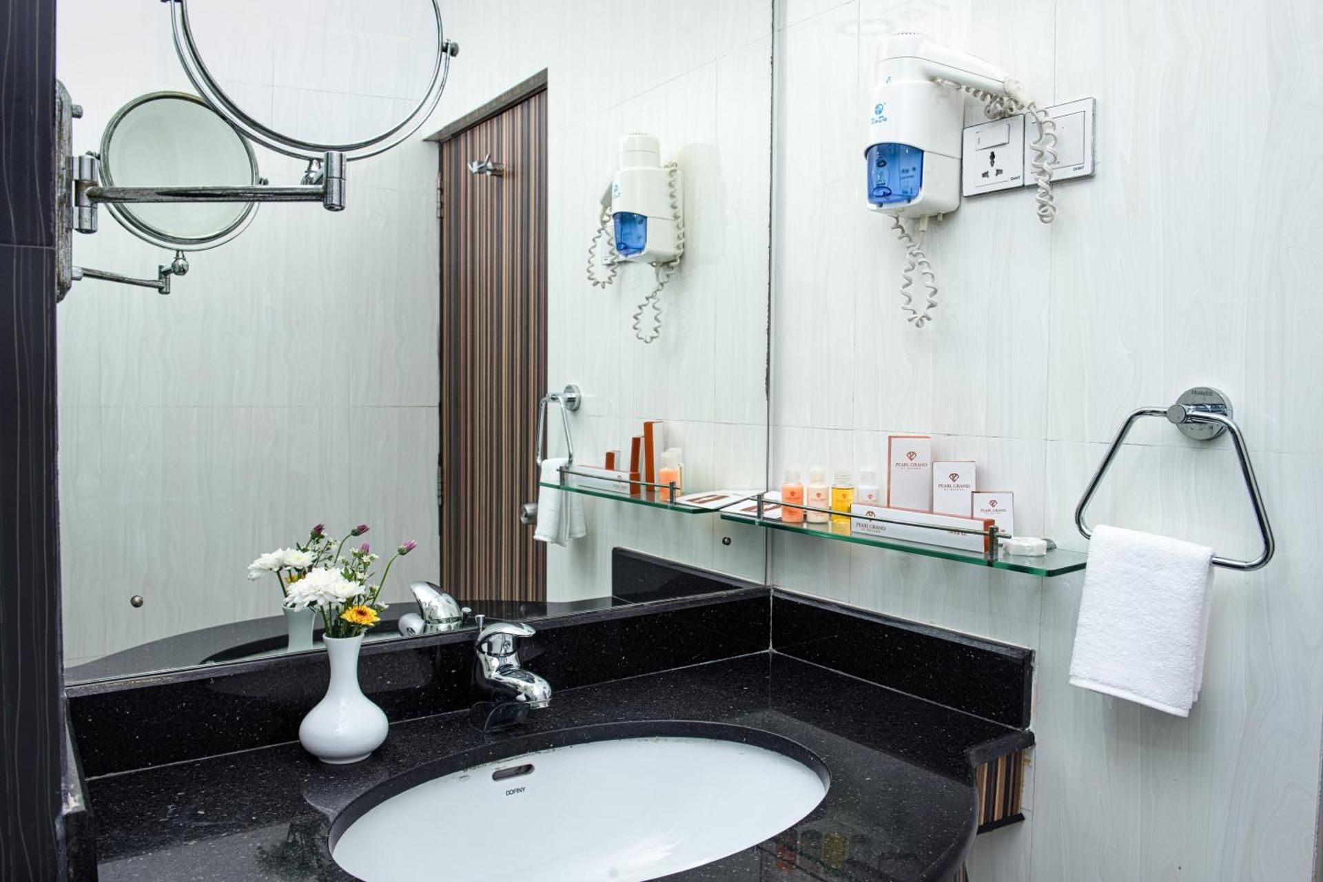 Pearl Grand by Rathna Superior King Room 6