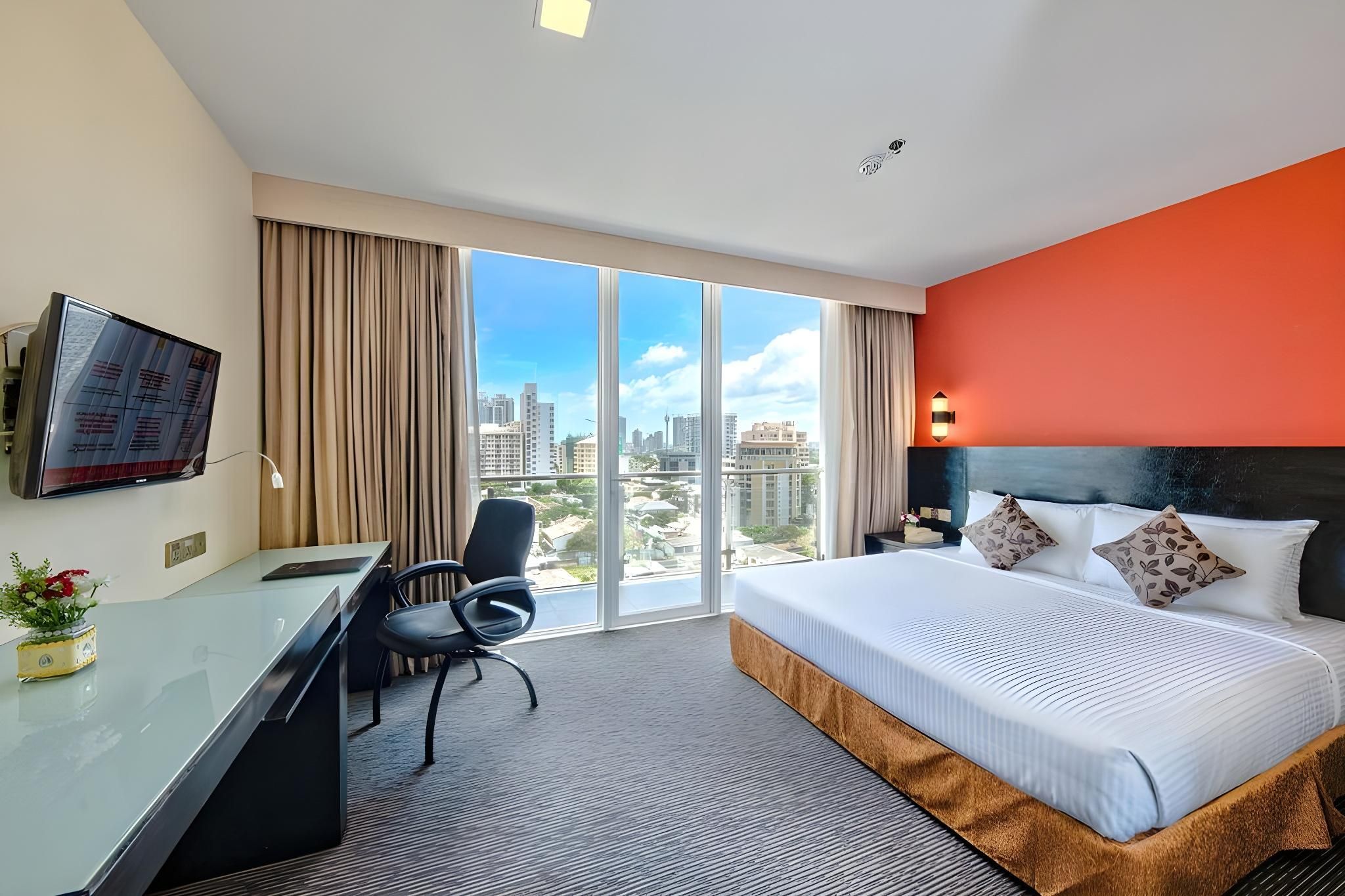 Pearl Grand by Rathna Superior King Room 5
