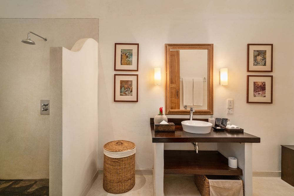Taru Villas Rampart Street - Galle Fort Deluxe Pool Room 4