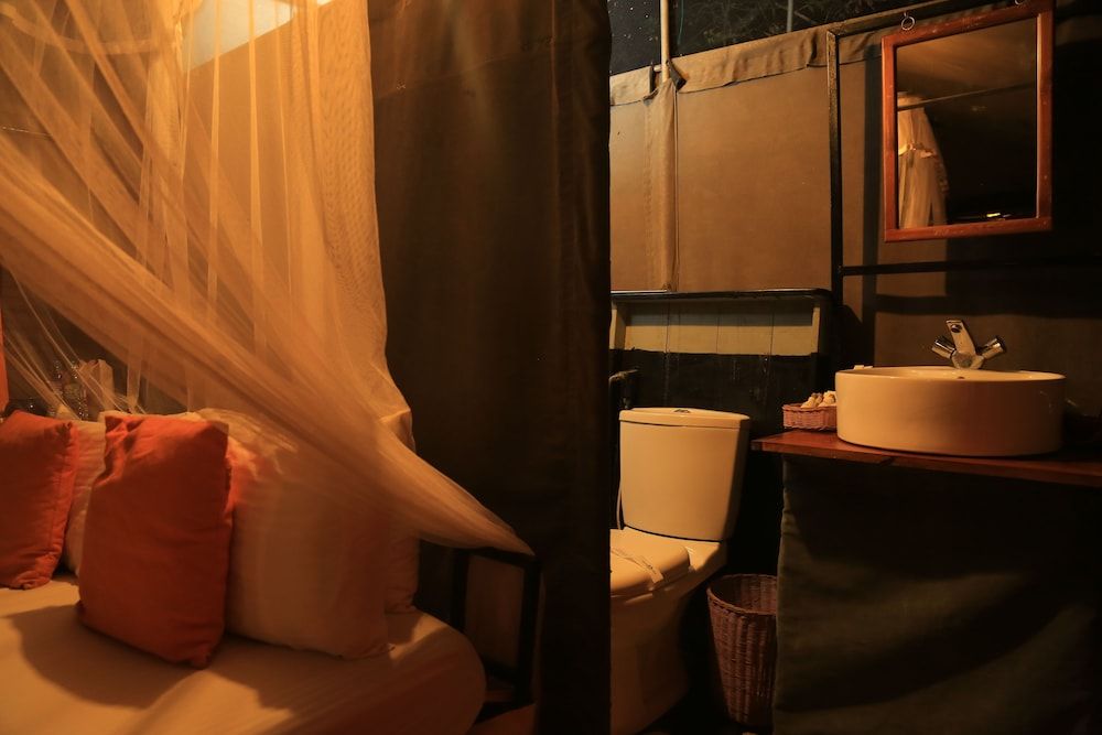 Mahoora - Udawalawe by Eco Team Family Glamping suite bordering Udawalawe with bush walk 4