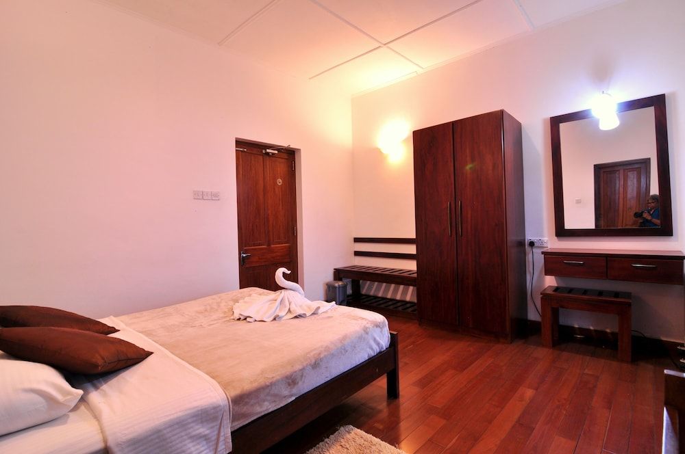 Clouds Holiday Bungalow Deluxe Double Room, Mountain View 9