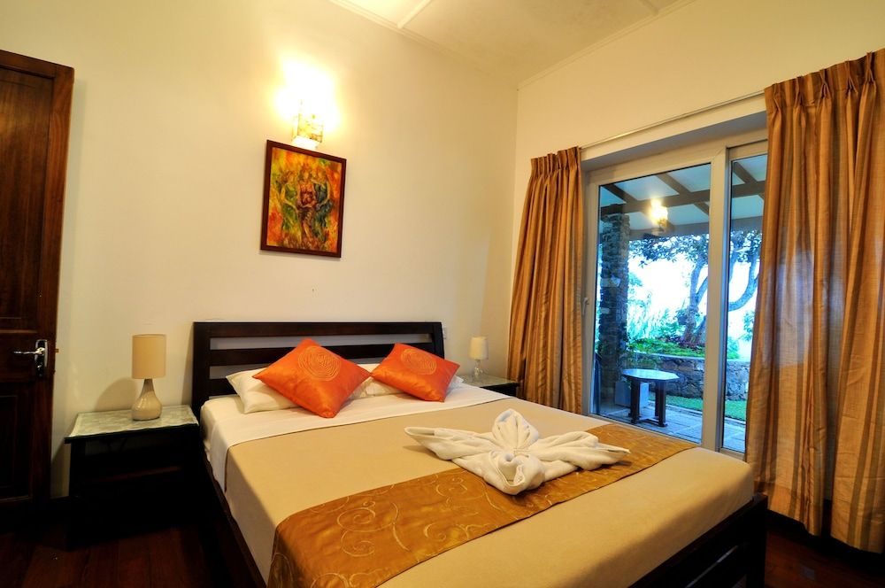 Clouds Holiday Bungalow Family Room, Mountain View 2