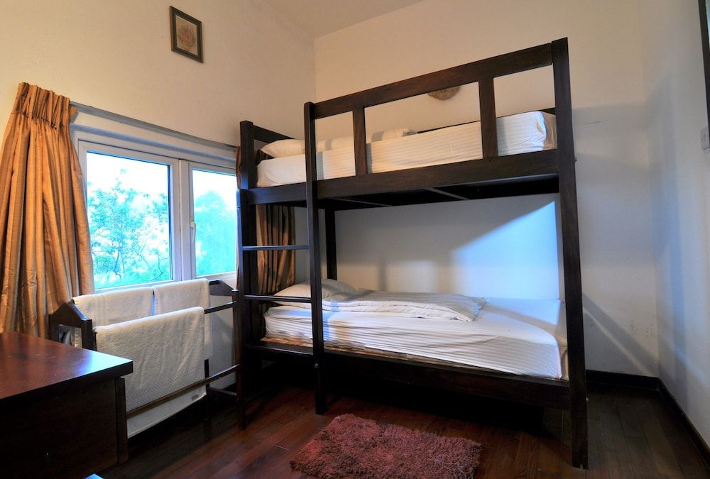 Clouds Holiday Bungalow Family Room, Mountain View 3