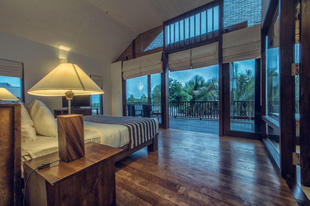 Bungalow - Water Front