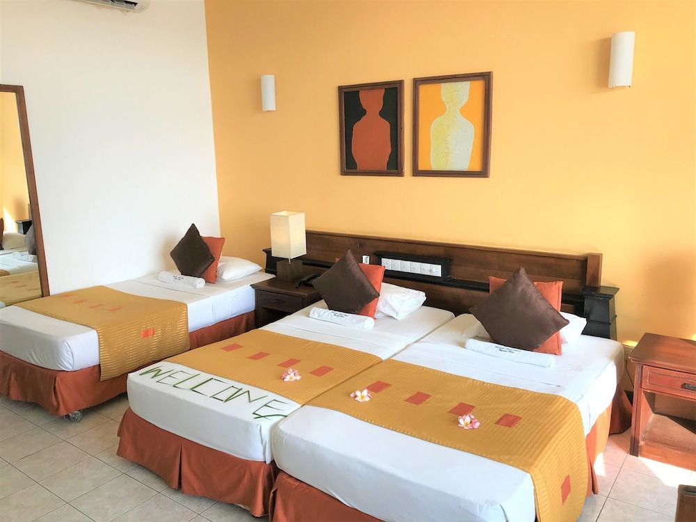 Deluxe Triple Room with Sea View Balcony