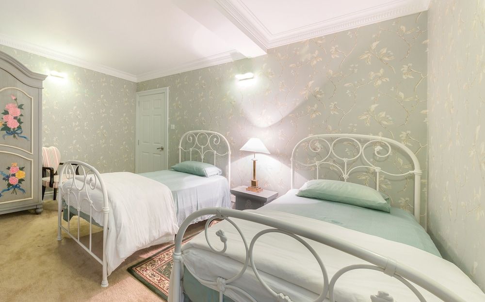 Kent Cottage Deluxe Twin Room, 2 Twin Beds, Bathtub 3