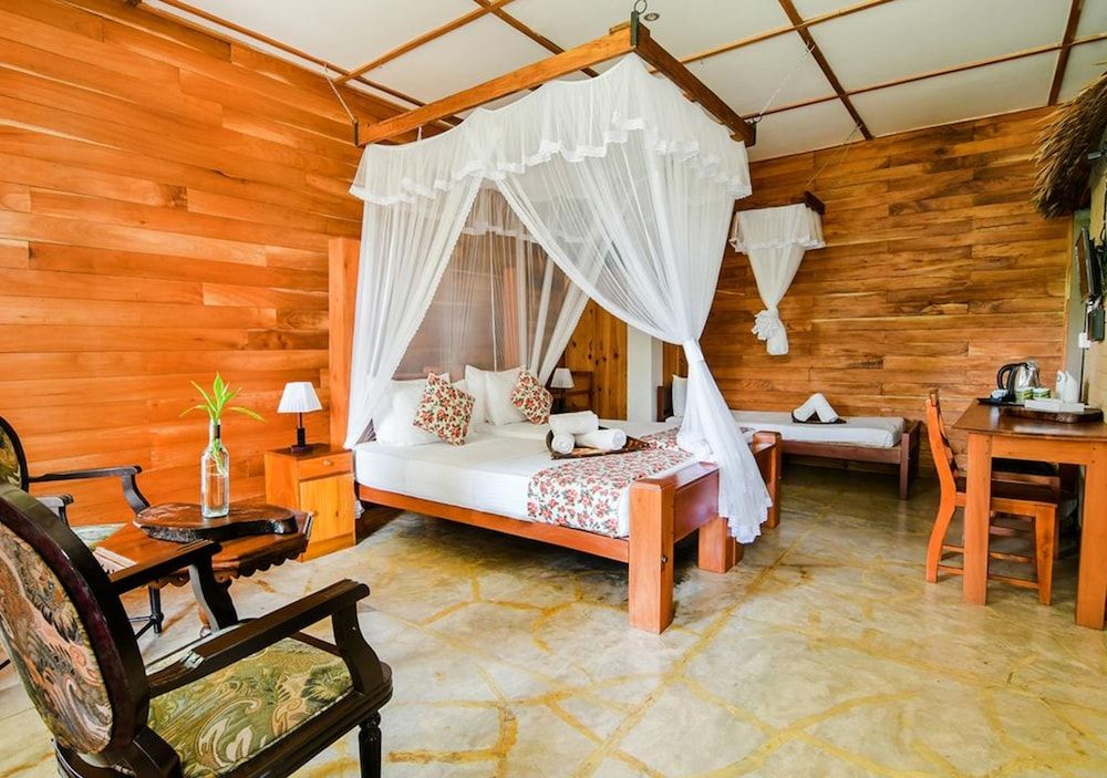 Thotupola Residence Super Deluxe double room with balcony 2