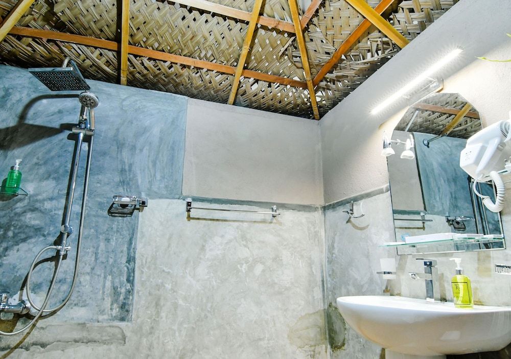 Thotupola Residence Super Deluxe double room with balcony 5