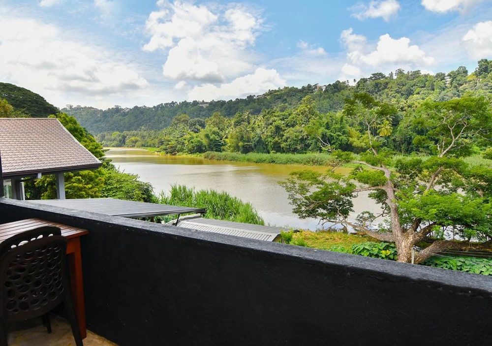 Thotupola Residence Superior Suite 8