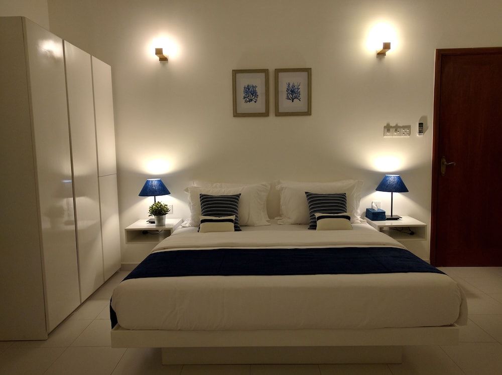 undefined The Residence 9