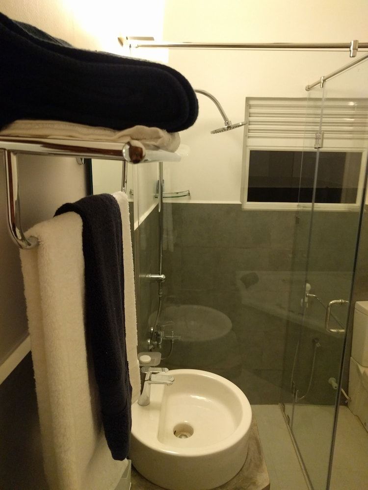 The Residence Double Room, 1 King Bed 4