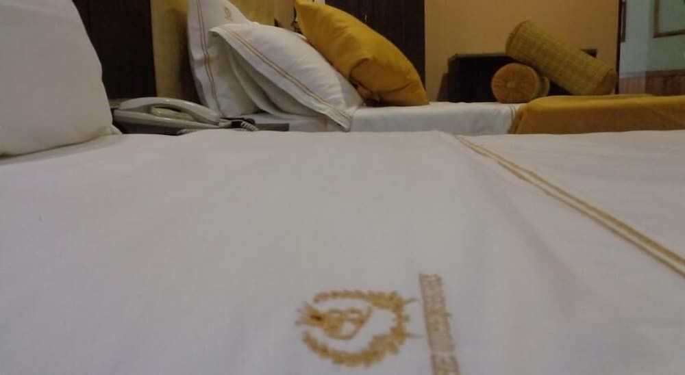 undefined The Queensburry City Hotel 9