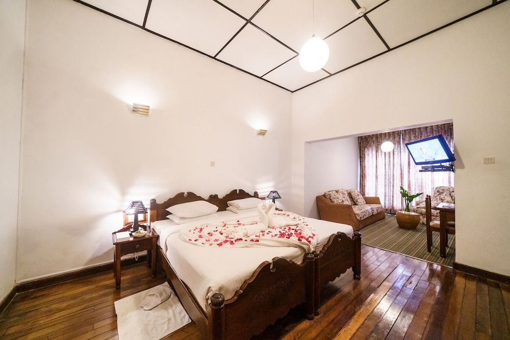 Hotel Glendower Deluxe Suite, 1 Double Bed, Bathtub 5