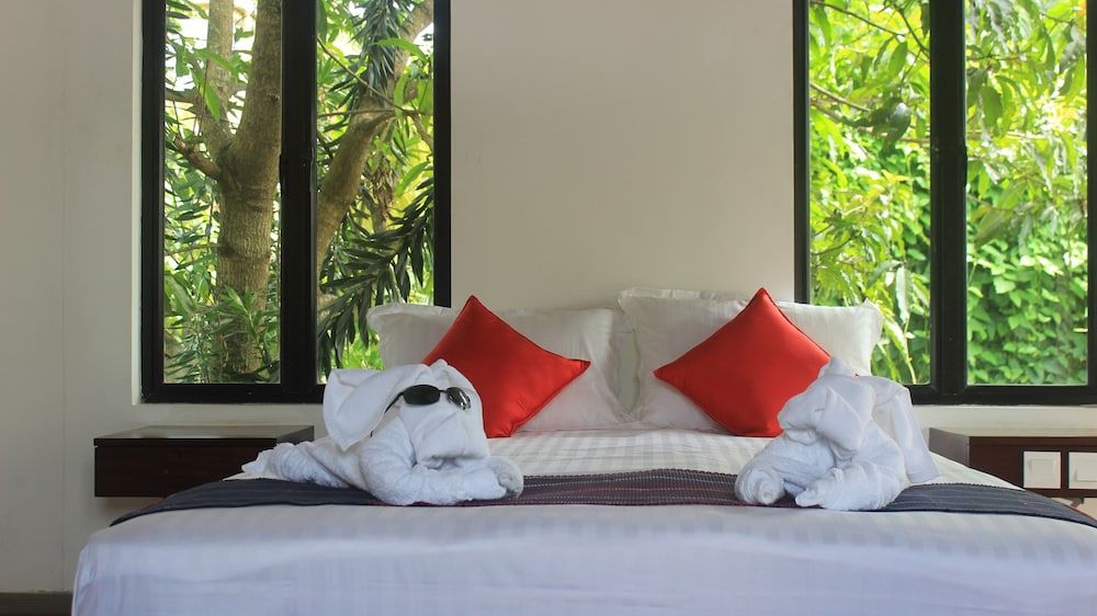 Villa Escondite Luxury Triple Room, 1 King Bed, Garden View, Garden Area 4