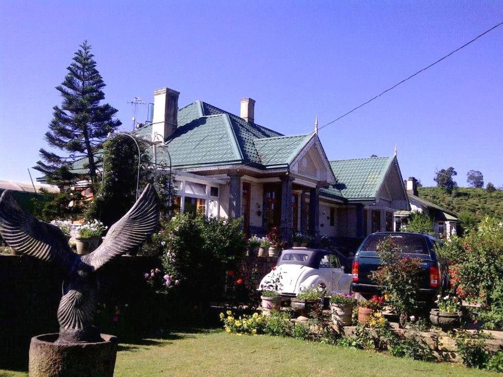 undefined Roselynn Mannor