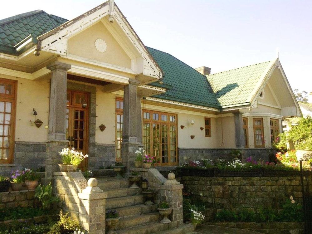 undefined Roselynn Mannor 4