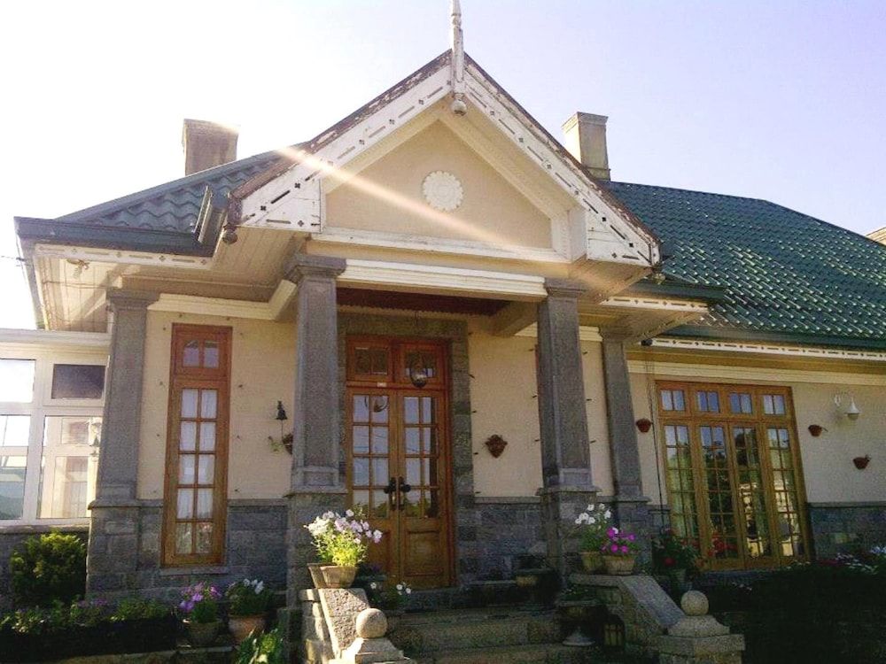 undefined Roselynn Mannor 5