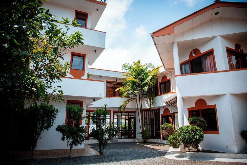 undefined Riverside Inn Fuji 3