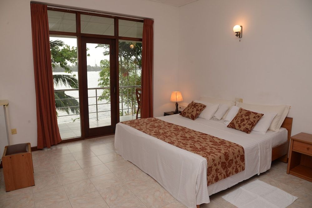 Riverside Inn Fuji Deluxe Double Room 2