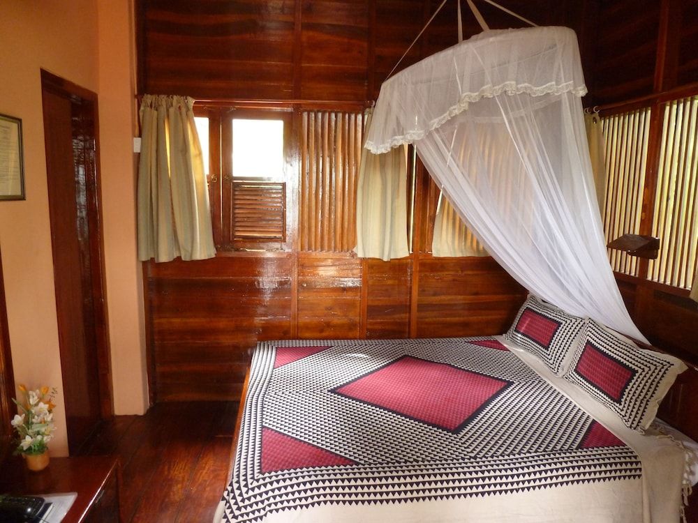 Riviera Resort Classic Double Room with Bath 2