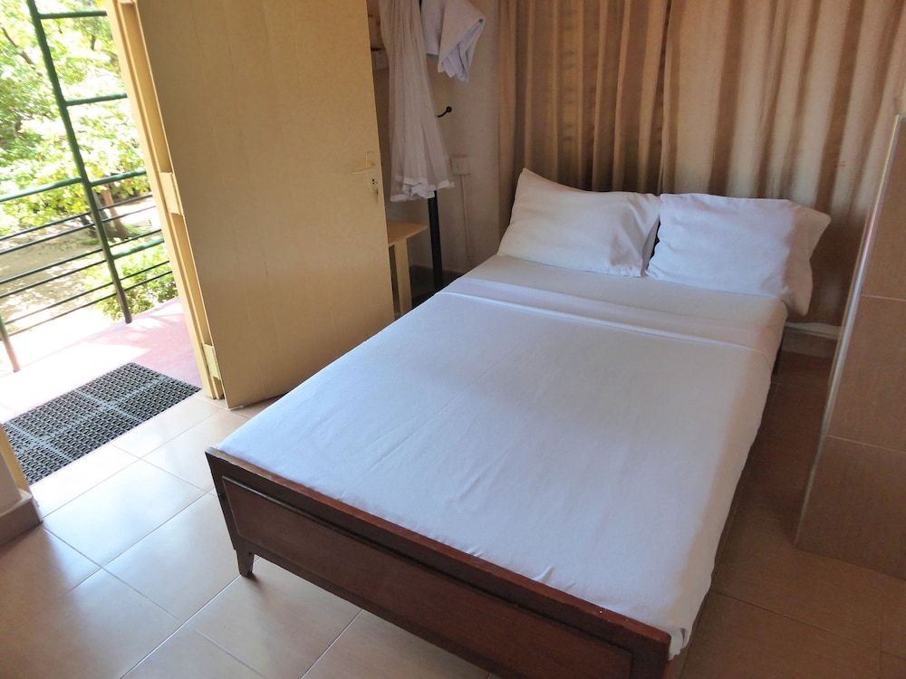 Riviera Resort Budget Single Room 4