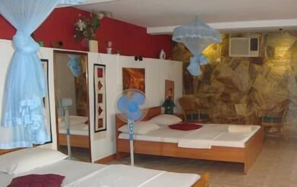 Days Inn Kandy Deluxe Triple Room, 1 Bedroom, Accessible, Non Smoking 2