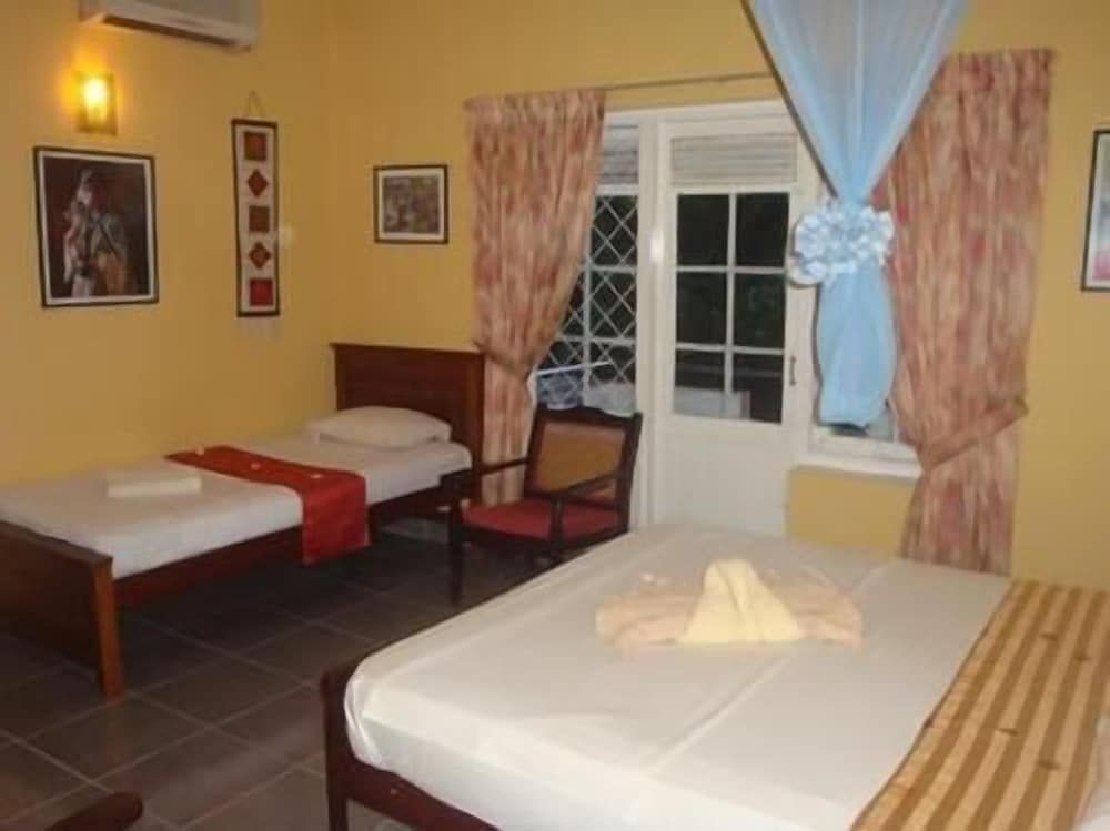 Days Inn Kandy Deluxe Triple Room, 1 Bedroom, Accessible, Non Smoking 3