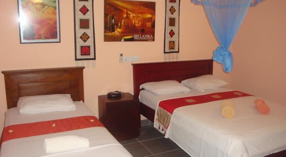 Days Inn Kandy Deluxe Triple Room, 1 Bedroom, Accessible, Non Smoking 4