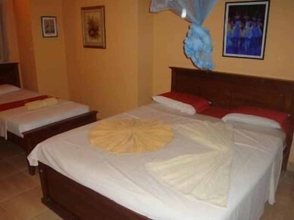 Days Inn Kandy Deluxe Triple Room, 1 Bedroom, Accessible, Non Smoking 5