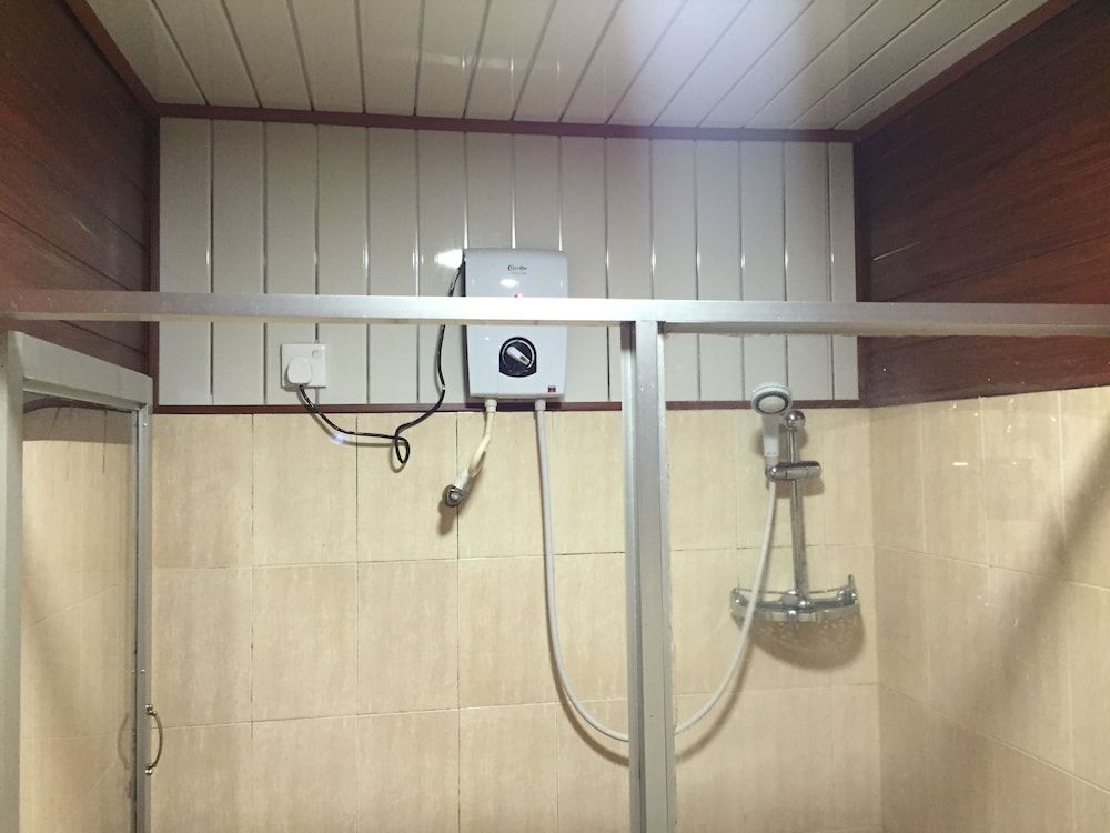 Days Inn Kandy Deluxe Triple Room, 1 Bedroom, Accessible, Non Smoking 6