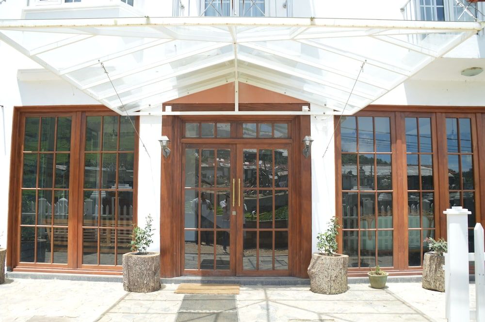 undefined Royal Hills 8