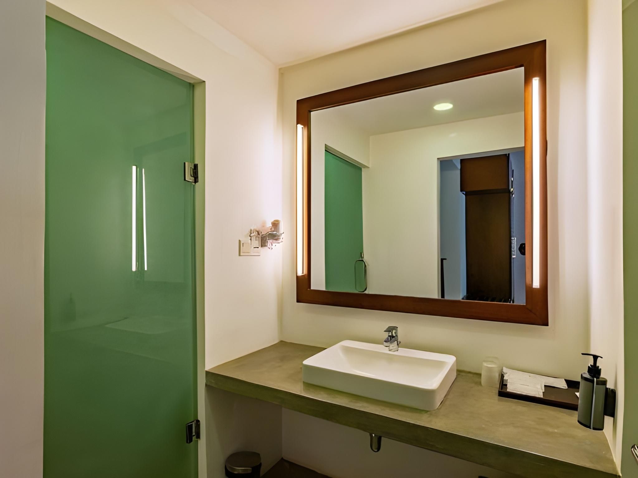 The Calm Suite with Balcony & Ocean View