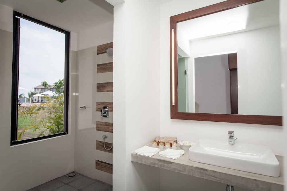 The Calm Resort & Spa Deluxe Double Room, 1 Bedroom, Partial Ocean View, Beachside 3