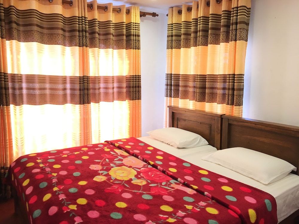 Blue Moon Hotel Twin Room 2