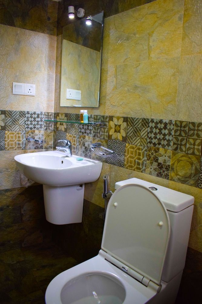 Blue Moon Hotel Twin Room 5