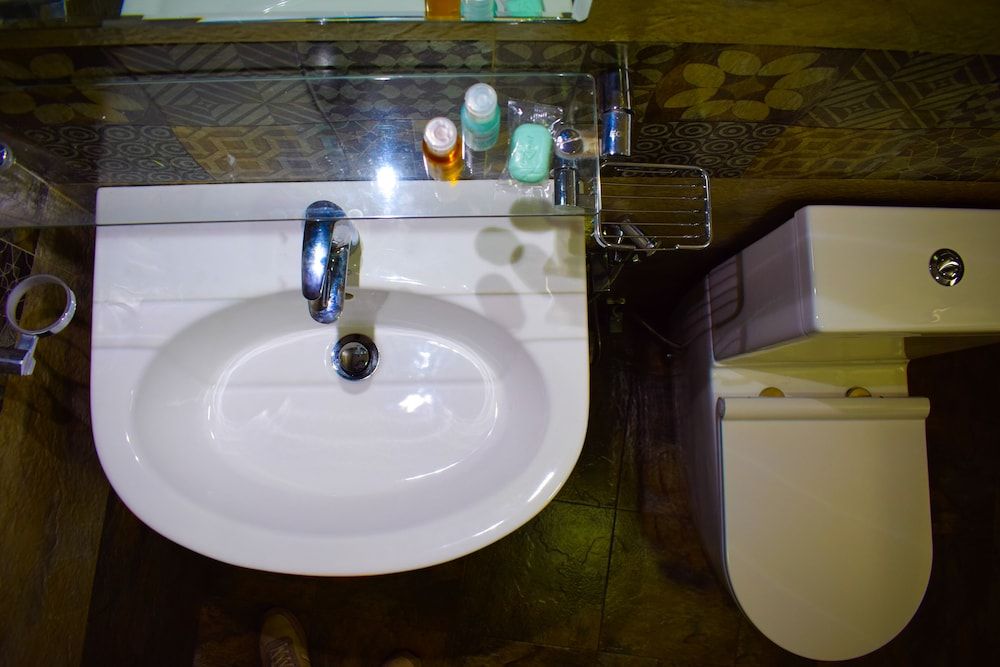 Blue Moon Hotel Twin Room 4